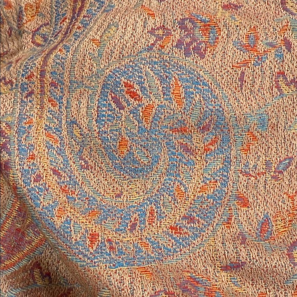 Cashmere Elegant Paisley Shawl/Scarf - Picture 3 of 3